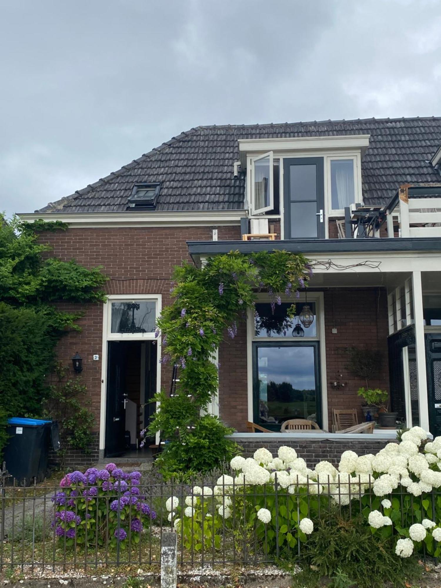 Huis Met De Leeuwenkoppen Dieren Exterior photo